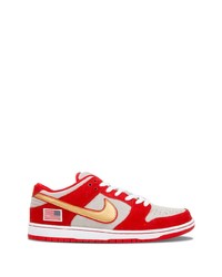 Sneakers basse in pelle scamosciata stampate rosse di Nike