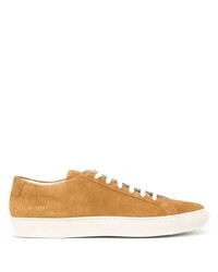 Sneakers basse in pelle scamosciata terracotta di Common Projects