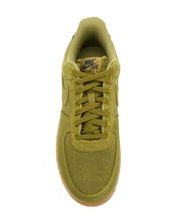 Sneakers basse in pelle scamosciata verde oliva di Nike