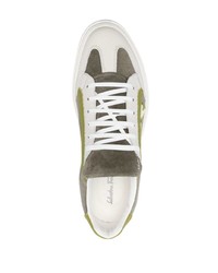Sneakers basse in pelle scamosciata verde oliva di Ferragamo