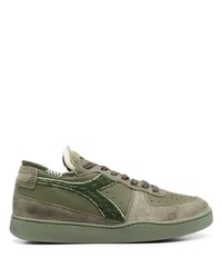 Sneakers basse in pelle scamosciata verde oliva di Diadora
