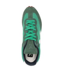 Sneakers basse in pelle scamosciata verde scuro di Veja
