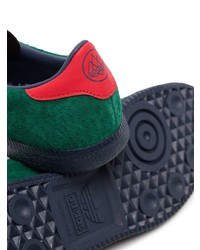 Sneakers basse in pelle scamosciata verdi di adidas