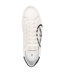 Sneakers basse in pelle stampate bianche e nere di Emporio Armani