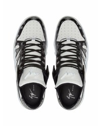 Sneakers basse in pelle stampate bianche e nere di Giuseppe Zanotti