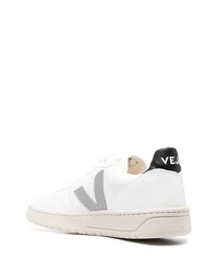 Sneakers basse in pelle stampate bianche di Veja