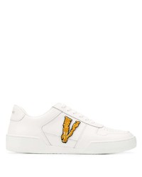Sneakers basse in pelle stampate bianche di Versace