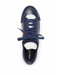 Sneakers basse in pelle stampate blu scuro di Salvatore Ferragamo
