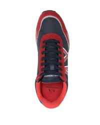 Sneakers basse in pelle stampate blu scuro di Armani Exchange