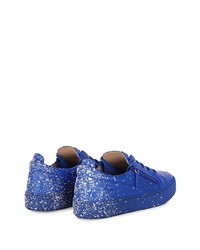 Sneakers basse in pelle stampate blu di Giuseppe Zanotti