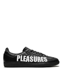 Sneakers basse in pelle stampate nere e bianche di adidas