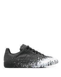 Sneakers basse in pelle stampate nere e bianche di Maison Margiela