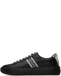 Sneakers basse in pelle stampate nere di Versace