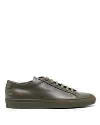 Sneakers basse in pelle verde oliva di Common Projects