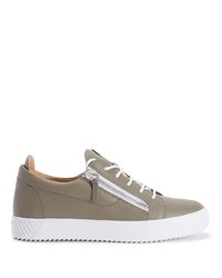 Sneakers basse in pelle verde oliva di Giuseppe Zanotti