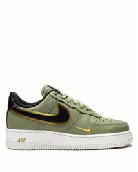 Sneakers basse in pelle verde oliva di Nike