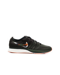 Sneakers basse marrone scuro di Nike