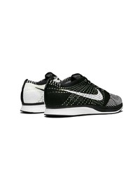 Sneakers basse nere e bianche di Nike