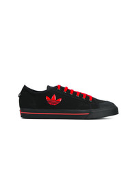Sneakers basse nere di Adidas By Raf Simons