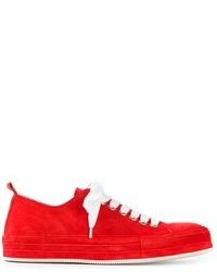 Sneakers basse rosse e bianche di Ann Demeulemeester