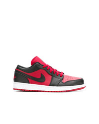 Sneakers basse rosse e nere di Nike