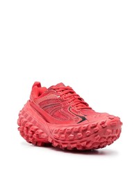 Sneakers basse rosse di Balenciaga