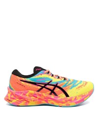 Sneakers basse stampate gialle di Asics