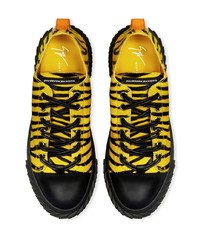 Sneakers basse stampate gialle di Giuseppe Zanotti