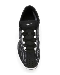 Sneakers basse stampate nere e bianche di Nike