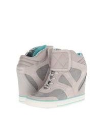 Sneakers con zeppa in pelle scamosciata grigie