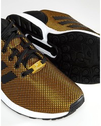 Sneakers dorate di adidas
