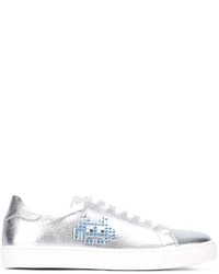 Sneakers in pelle argento di Anya Hindmarch