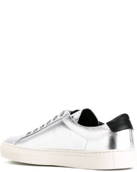 Sneakers in pelle argento di Common Projects