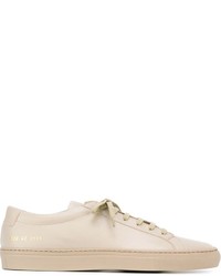 Sneakers in pelle beige di Common Projects