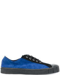 Sneakers in pelle blu scuro di Comme des Garcons