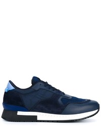 Sneakers in pelle blu scuro di Givenchy