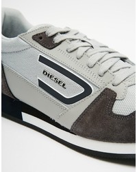 Sneakers in pelle grigie di Diesel