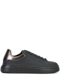 Sneakers in pelle grigio scuro di Emporio Armani