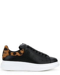 Sneakers in pelle leopardate nere di Alexander McQueen