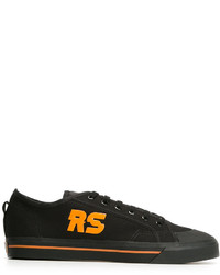 Sneakers in pelle nere di Adidas By Raf Simons