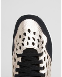 Sneakers in pelle nere di adidas