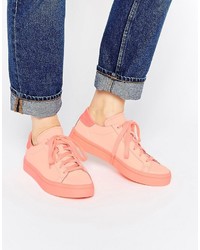 Sneakers in pelle rosa di adidas