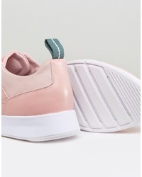 Sneakers in pelle rosa di Lacoste