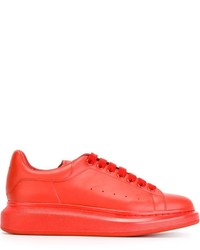 Sneakers in pelle rosse di Alexander McQueen