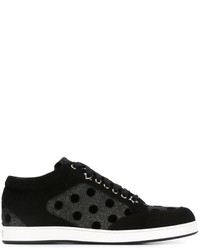 Sneakers in pelle scamosciata a pois nere di Jimmy Choo