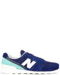 Sneakers in pelle scamosciata blu scuro di New Balance