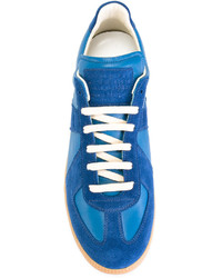 Sneakers in pelle scamosciata blu di Maison Margiela