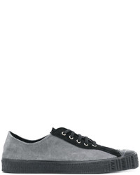 Sneakers in pelle scamosciata grigie di Comme des Garcons