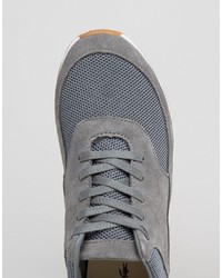 Sneakers in pelle scamosciata grigie di Lacoste