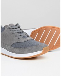 Sneakers in pelle scamosciata grigie di Lacoste